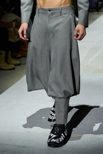Look 30